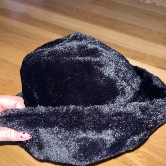 Black Fuzzy Trendy Buckethat for Winter *BRAND NEW* - Picture 3 of 4